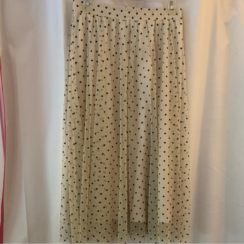 H&M Women’s Cream w/Black Polka Dots, Pleated Chiffon Skirt, Lined; Size S